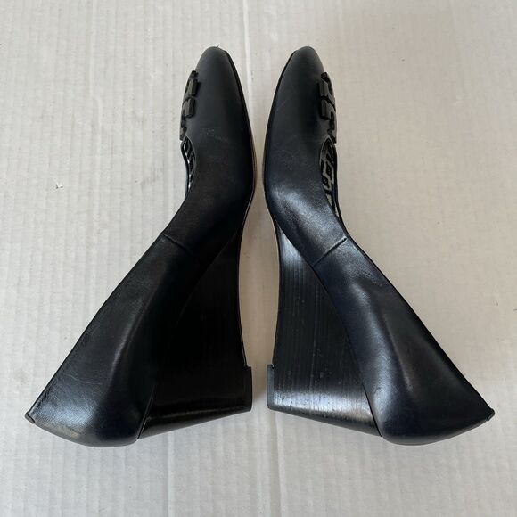 Tory Burch Navy Leather Slip On Wedge Pumps Sz 9M Round Toe Logo Emblem Comfort - Picture 3 of 16